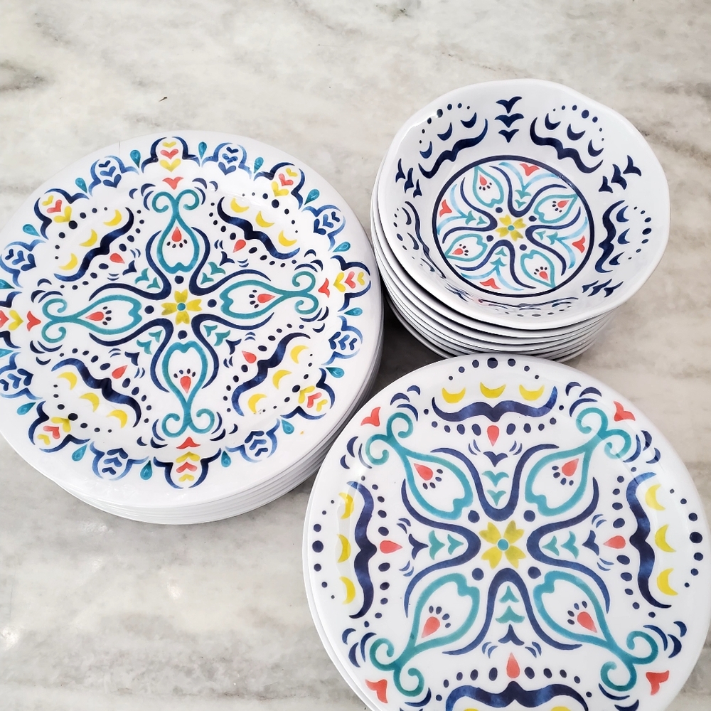 Cynthia Rowley Melamine Dinner Set 12 Pc - Like New